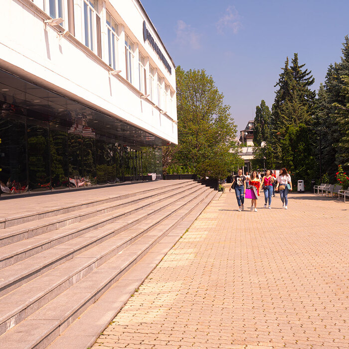 2588932_700x700_crop_478b24840a